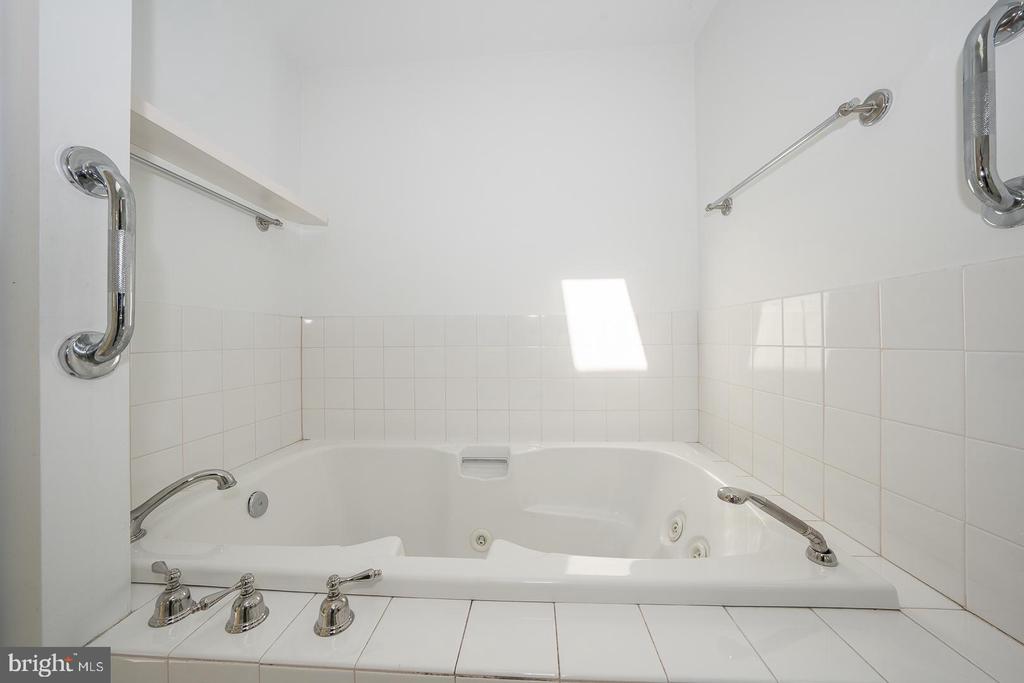 138 Montrose Ave ##41