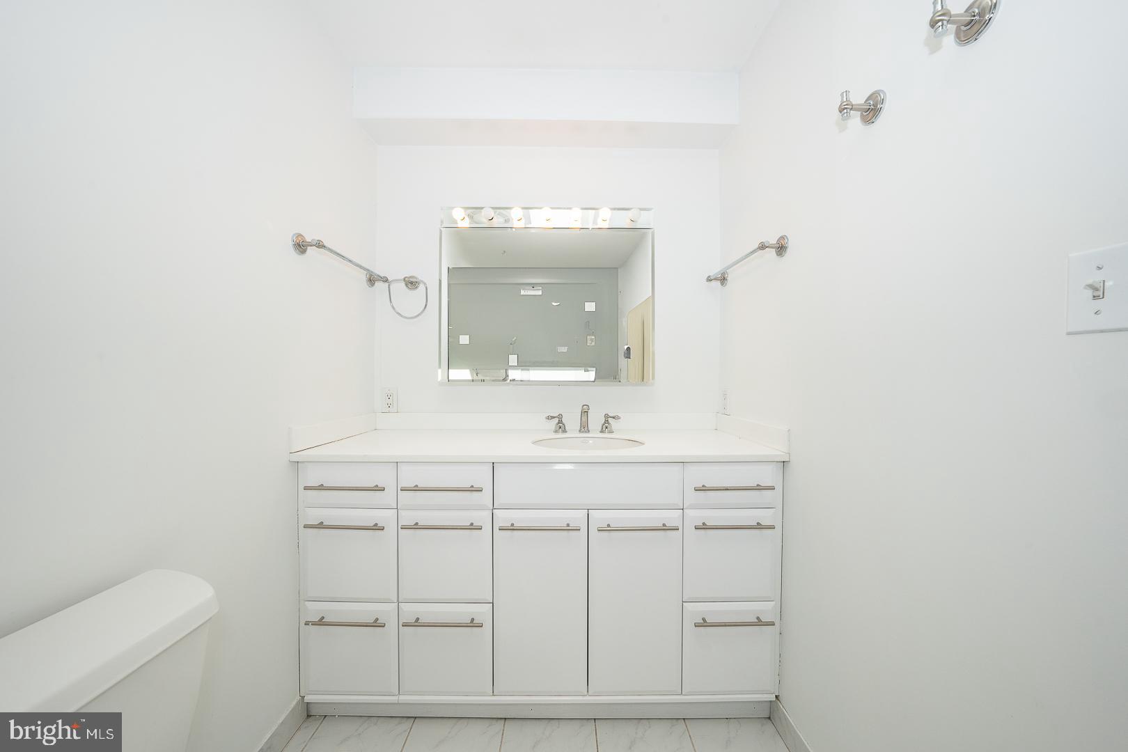 138 Montrose Ave ##41