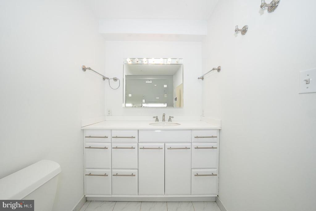 138 Montrose Ave ##41