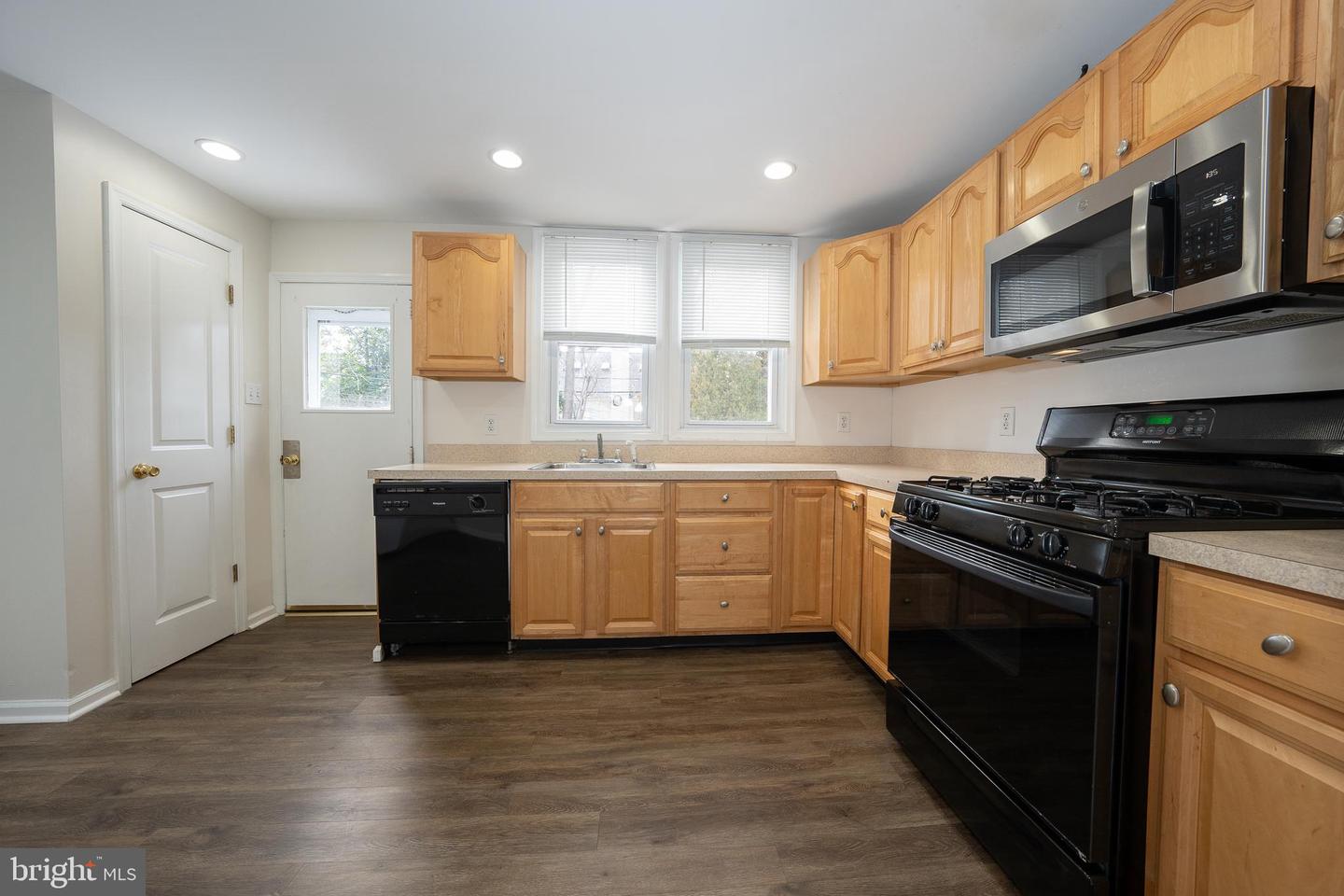 1204 County Line Rd