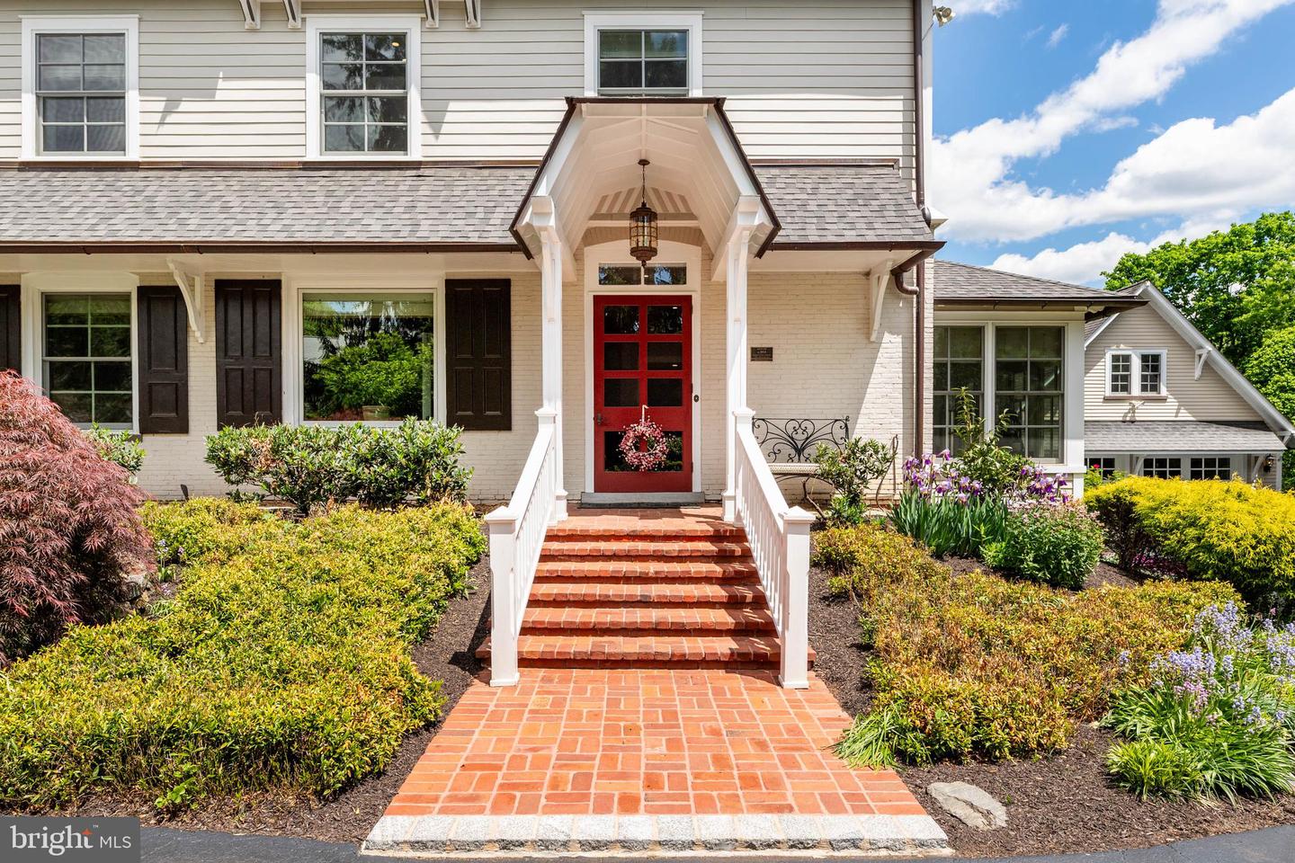 505 Montgomery Ln