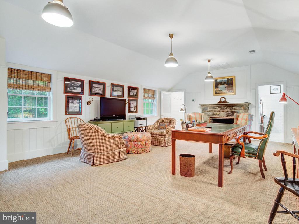 7 Spring Mill Ln