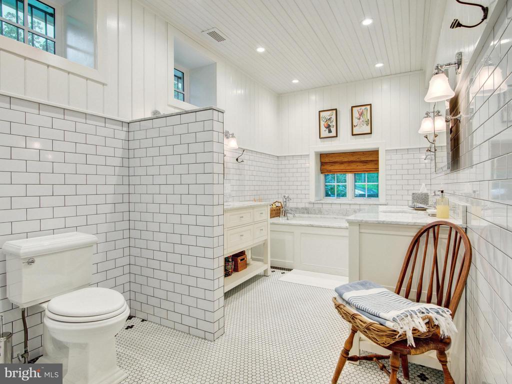 7 Spring Mill Ln
