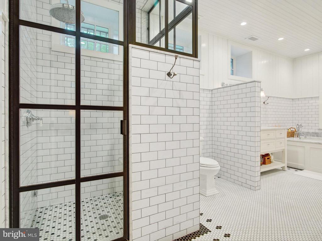 7 Spring Mill Ln