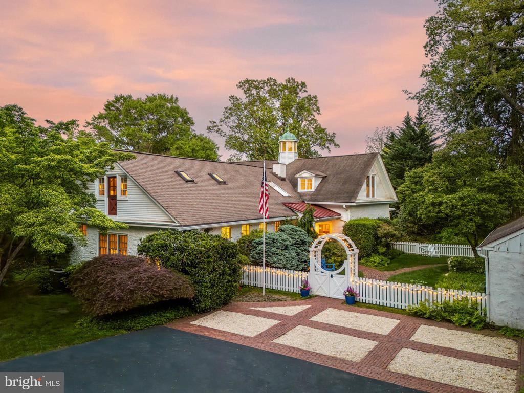 7 Spring Mill Ln