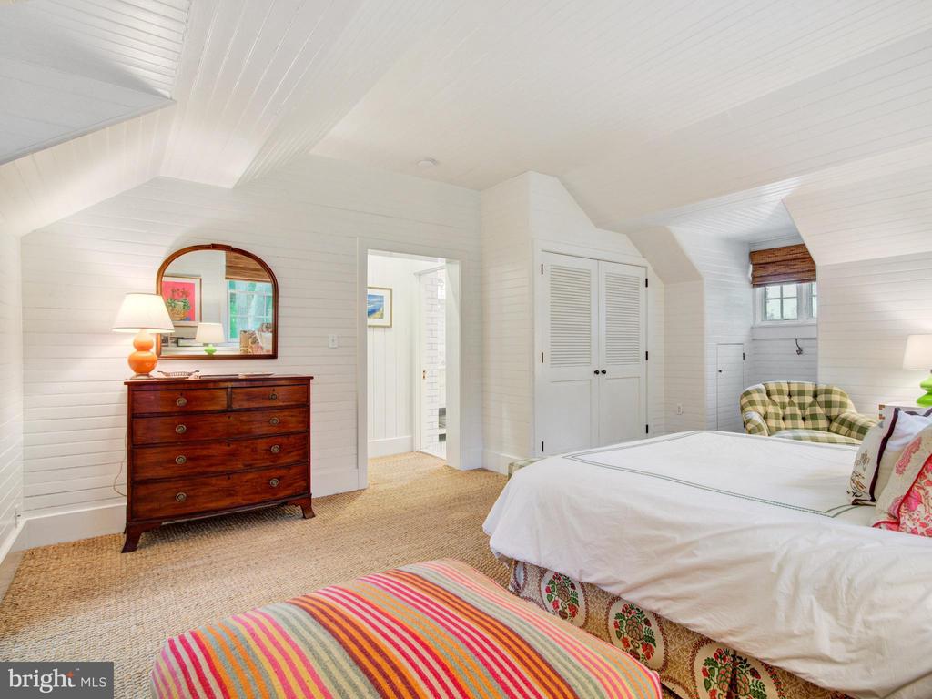7 Spring Mill Ln