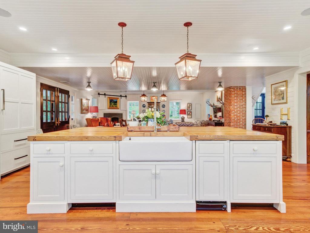 7 Spring Mill Ln