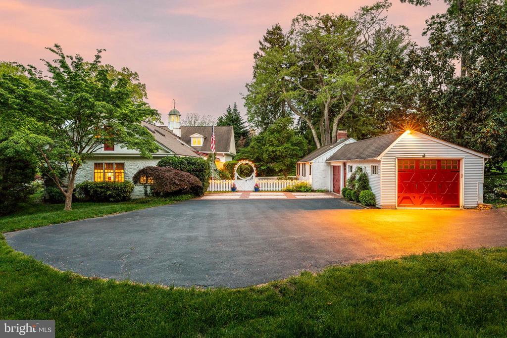 7 Spring Mill Ln