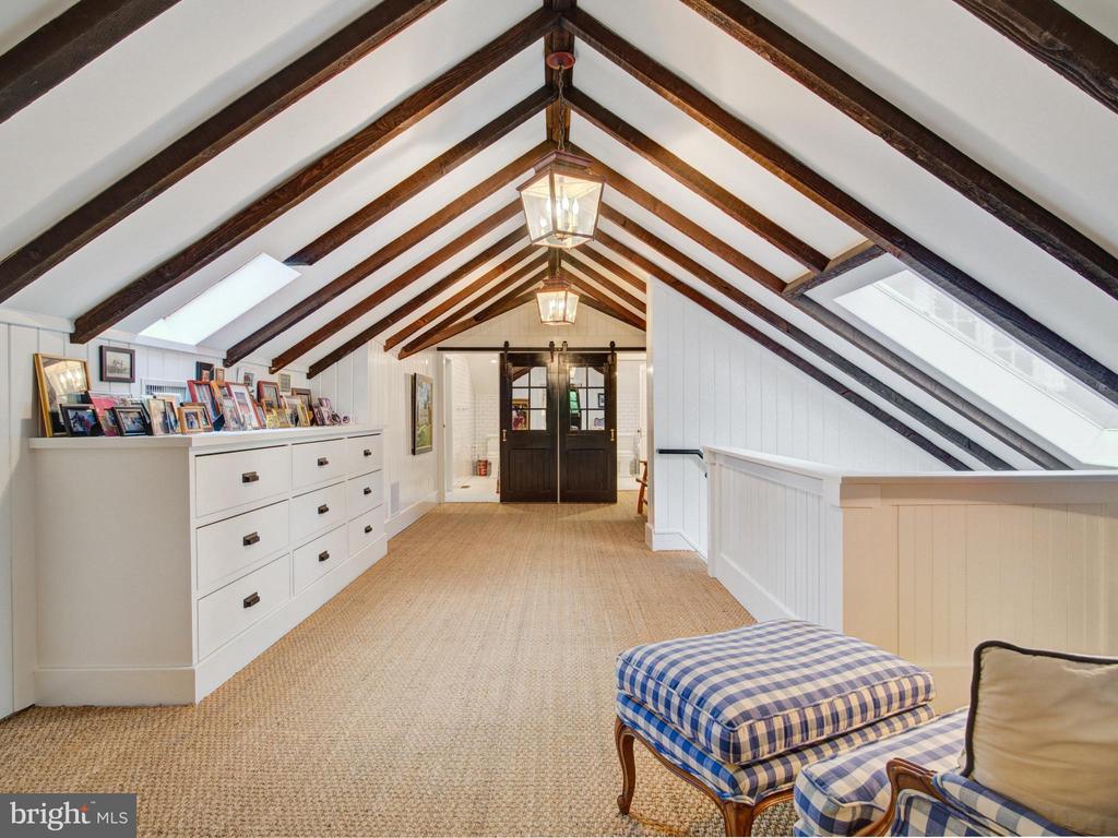 7 Spring Mill Ln