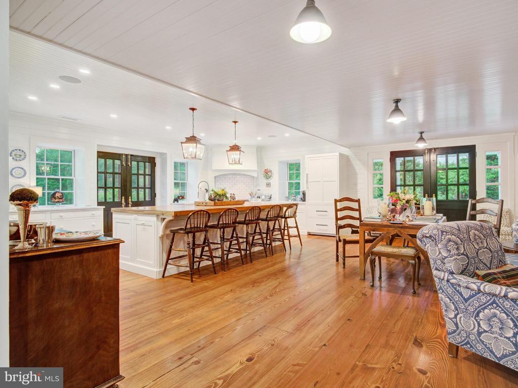 7 Spring Mill Ln