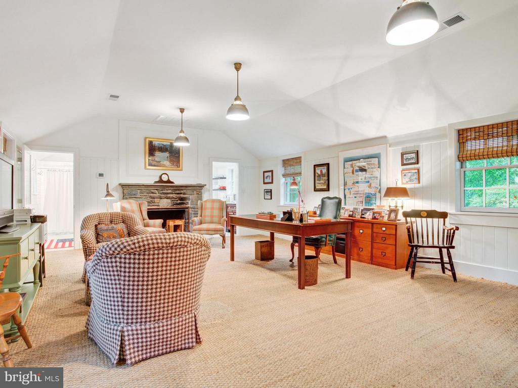 7 Spring Mill Ln