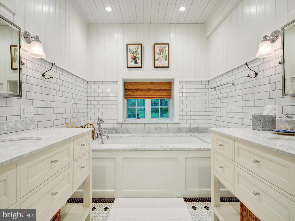 7 Spring Mill Ln