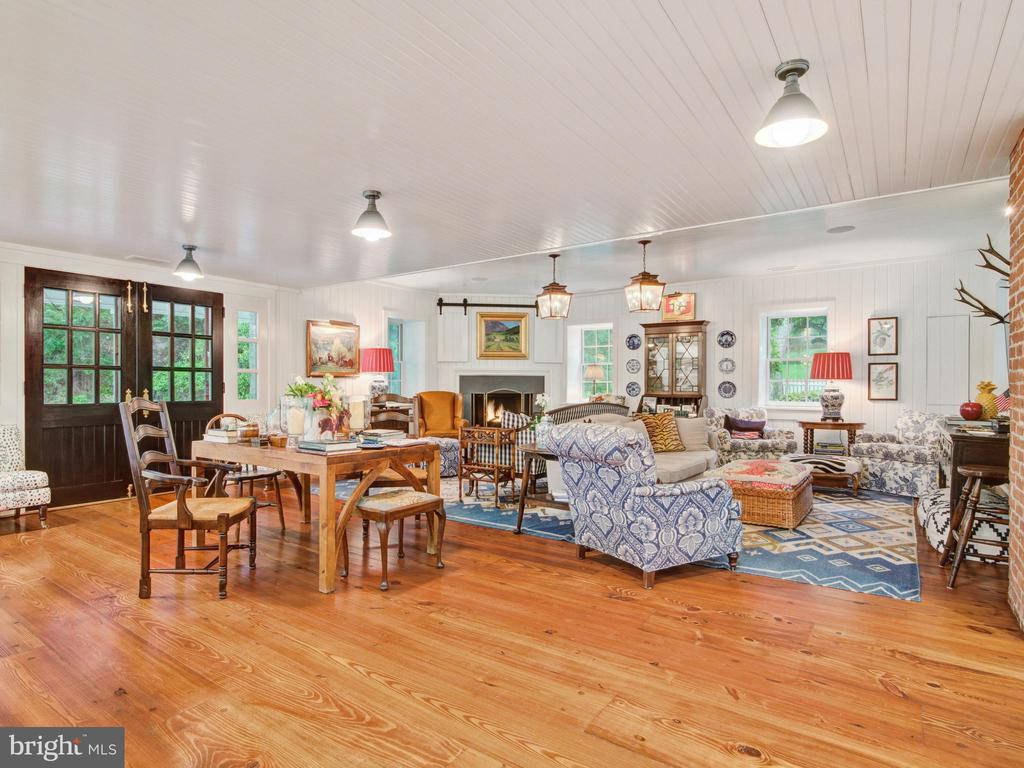 7 Spring Mill Ln