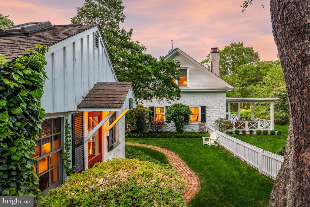 7 Spring Mill Ln