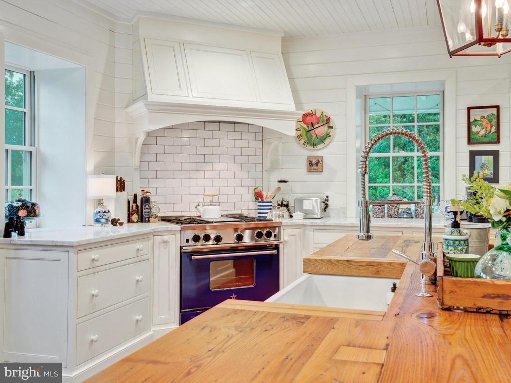 7 Spring Mill Ln