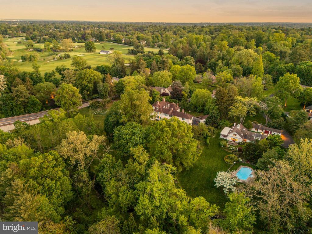 7 Spring Mill Ln