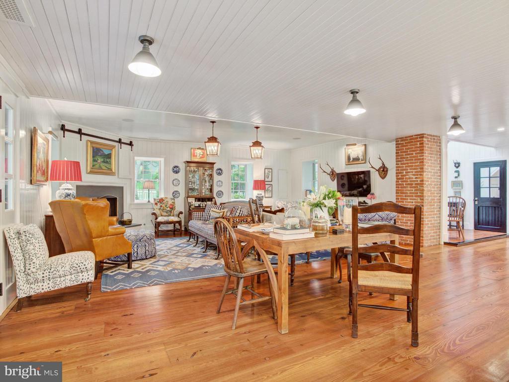 7 Spring Mill Ln