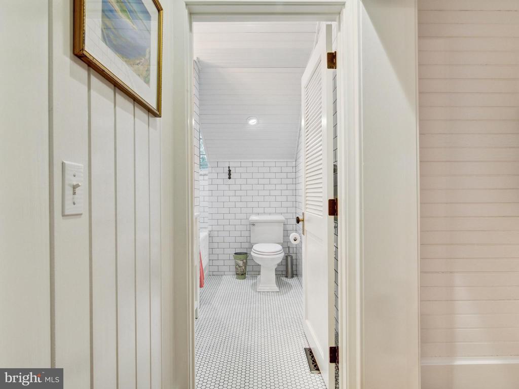 7 Spring Mill Ln