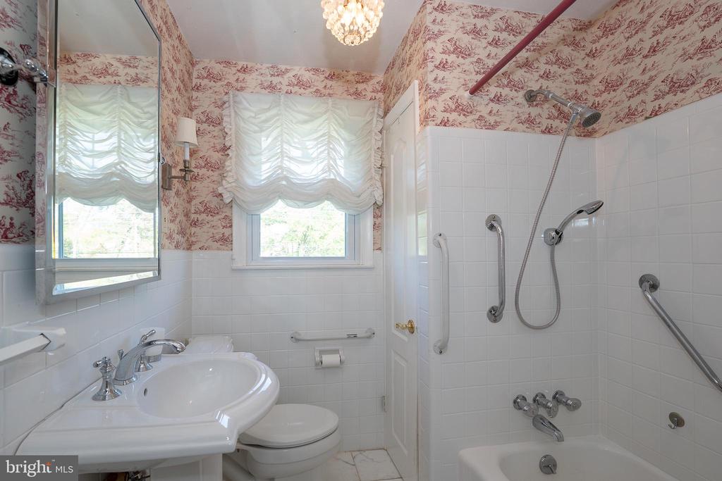 262 Lewis Rd