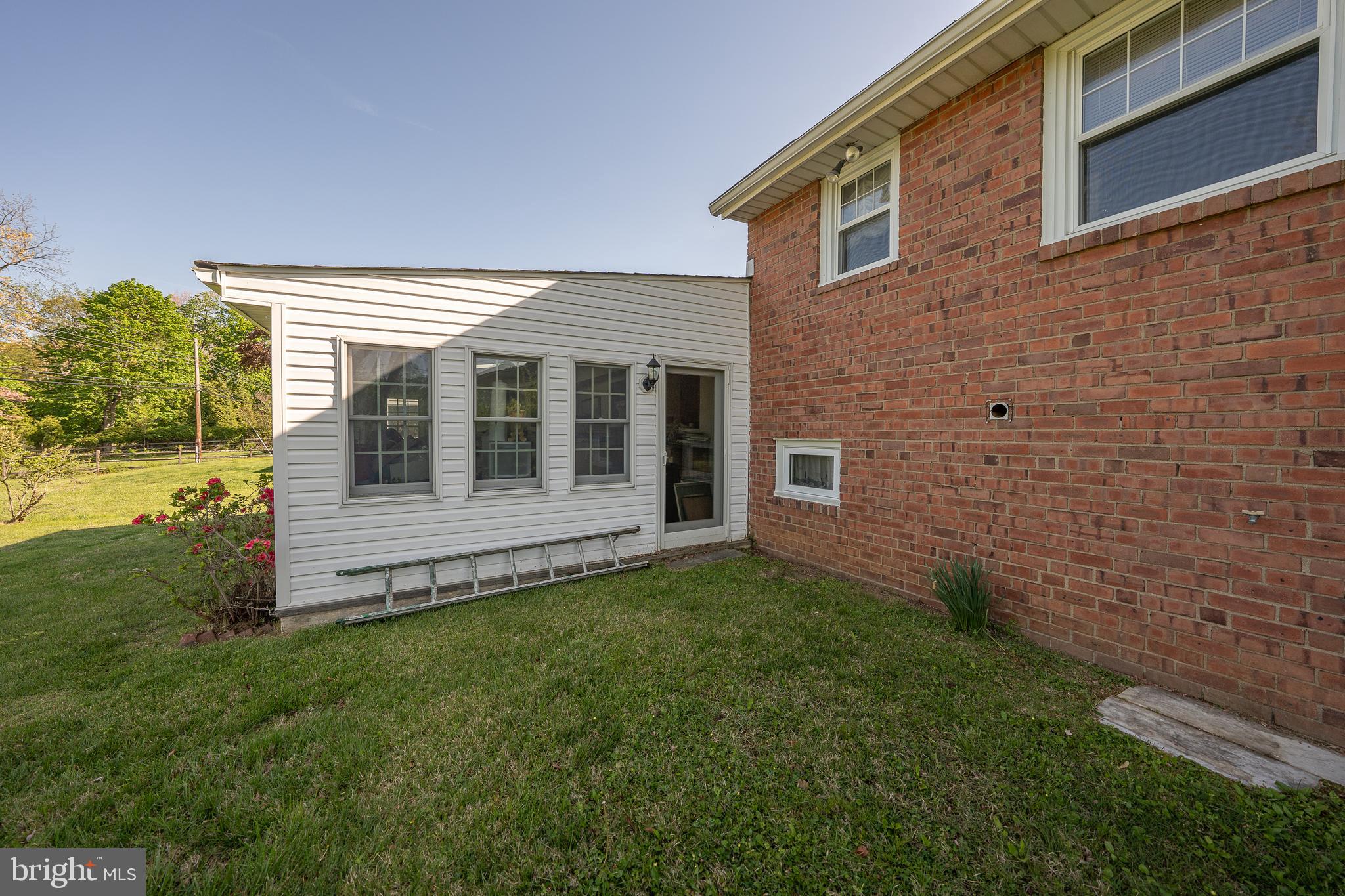 262 Lewis Rd