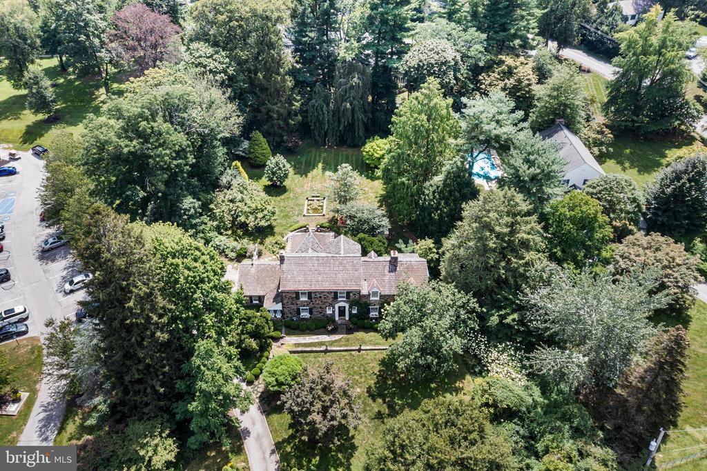 2 FAIRVIEW DRIVE