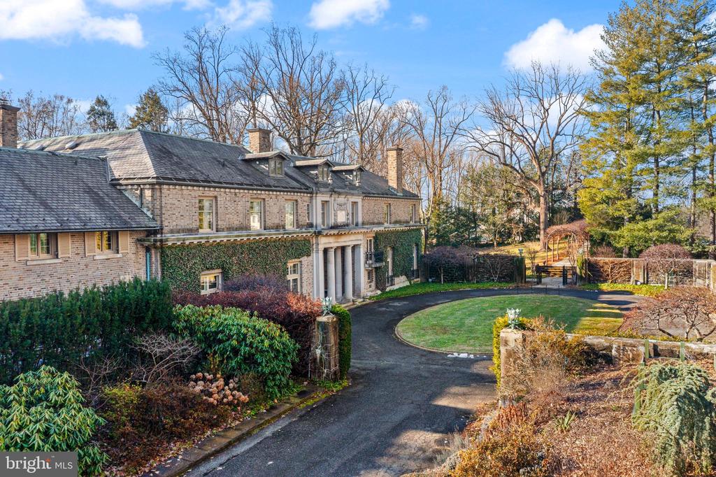 745 NEWTOWN ROAD