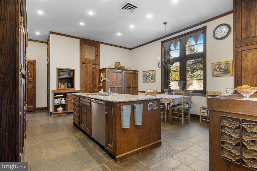 745 NEWTOWN ROAD