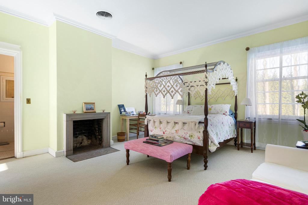 745 NEWTOWN ROAD