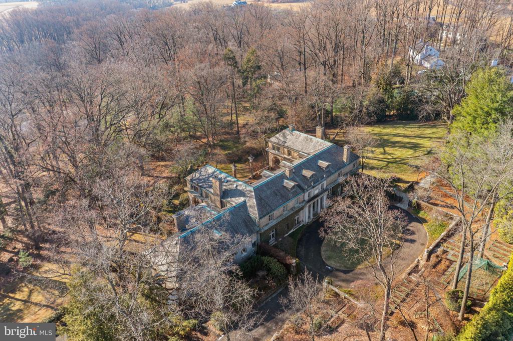 745 NEWTOWN ROAD