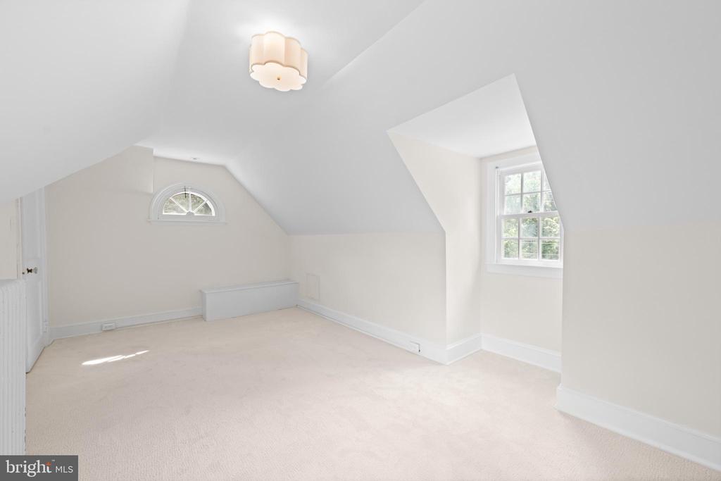 847 LESLEY ROAD