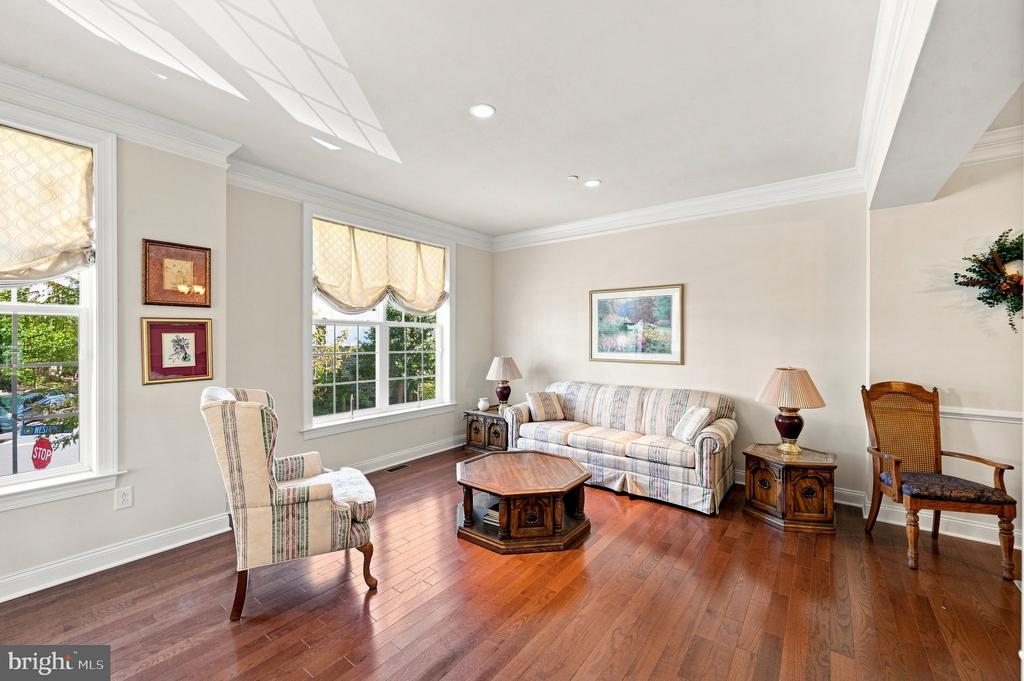 121 CORVUS CIRCLE
