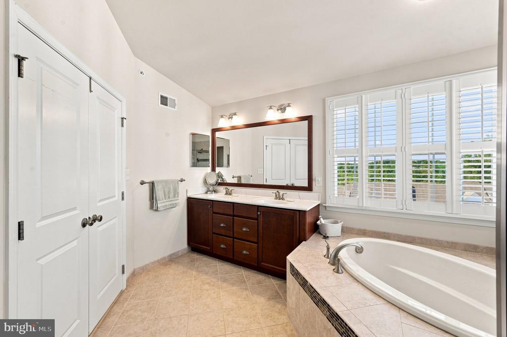 121 CORVUS CIRCLE