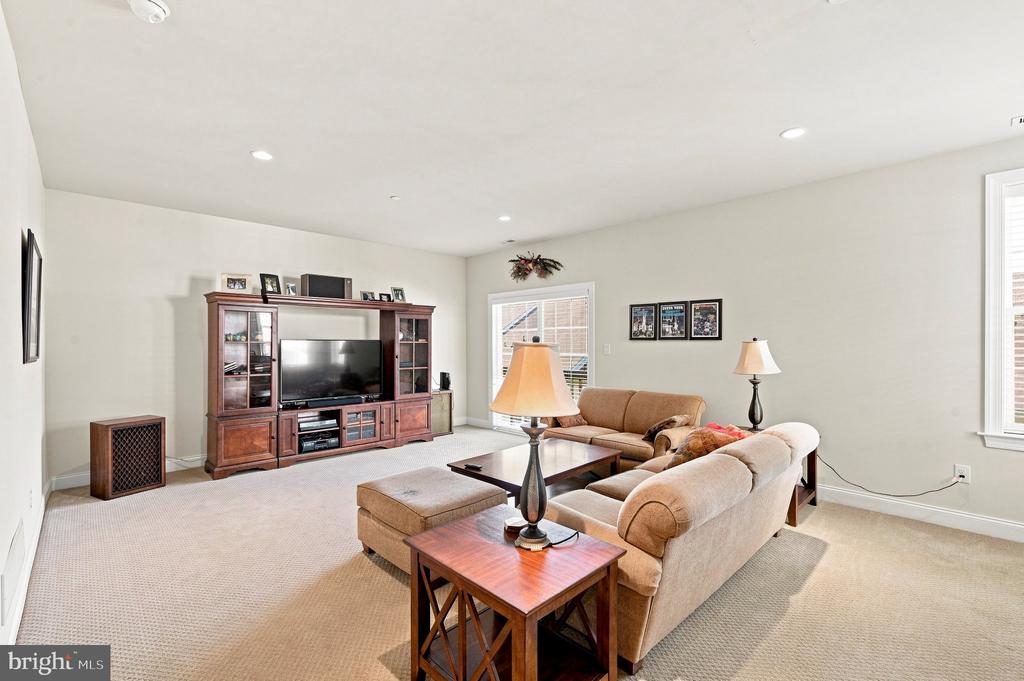 121 CORVUS CIRCLE