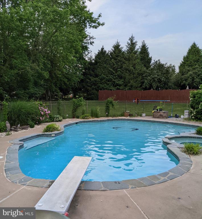 123 GLEBE LANE