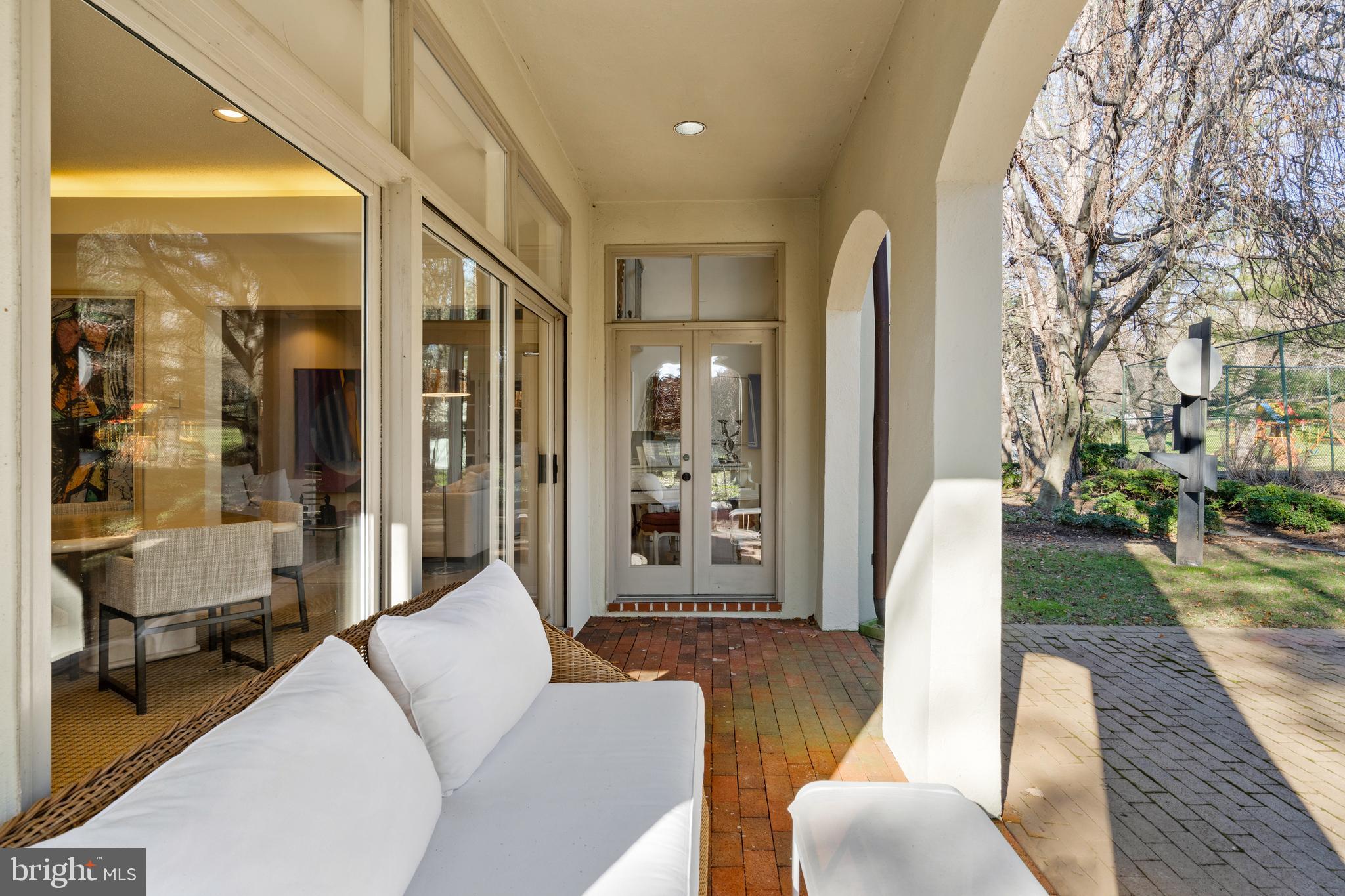 1215 Farview ROAD