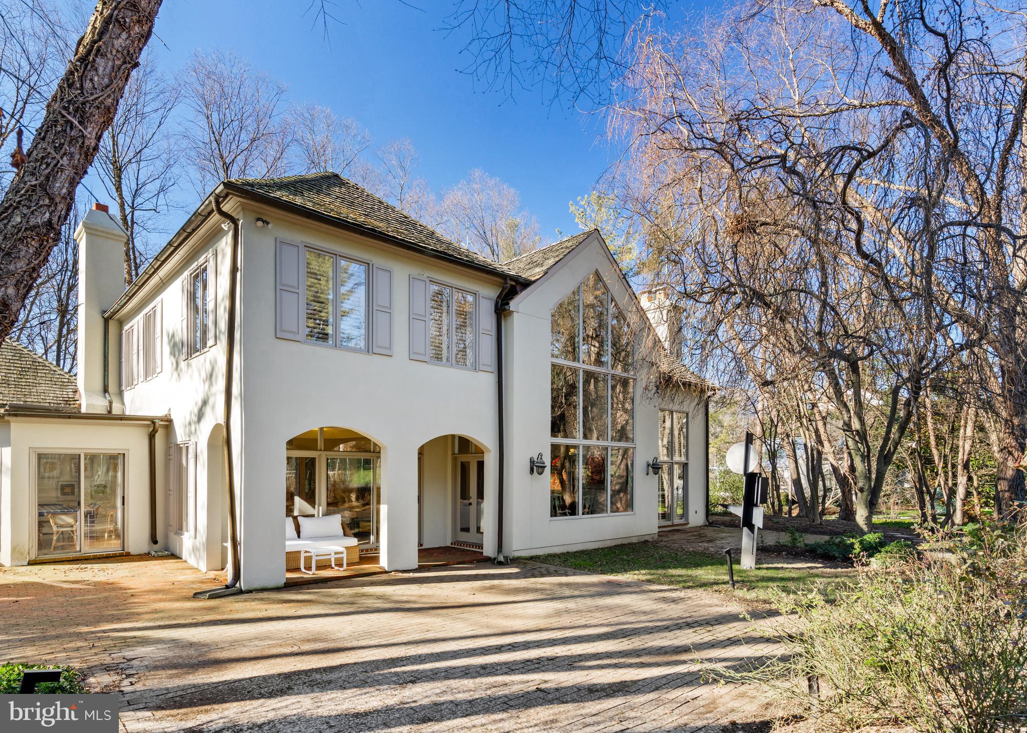 1215 Farview ROAD