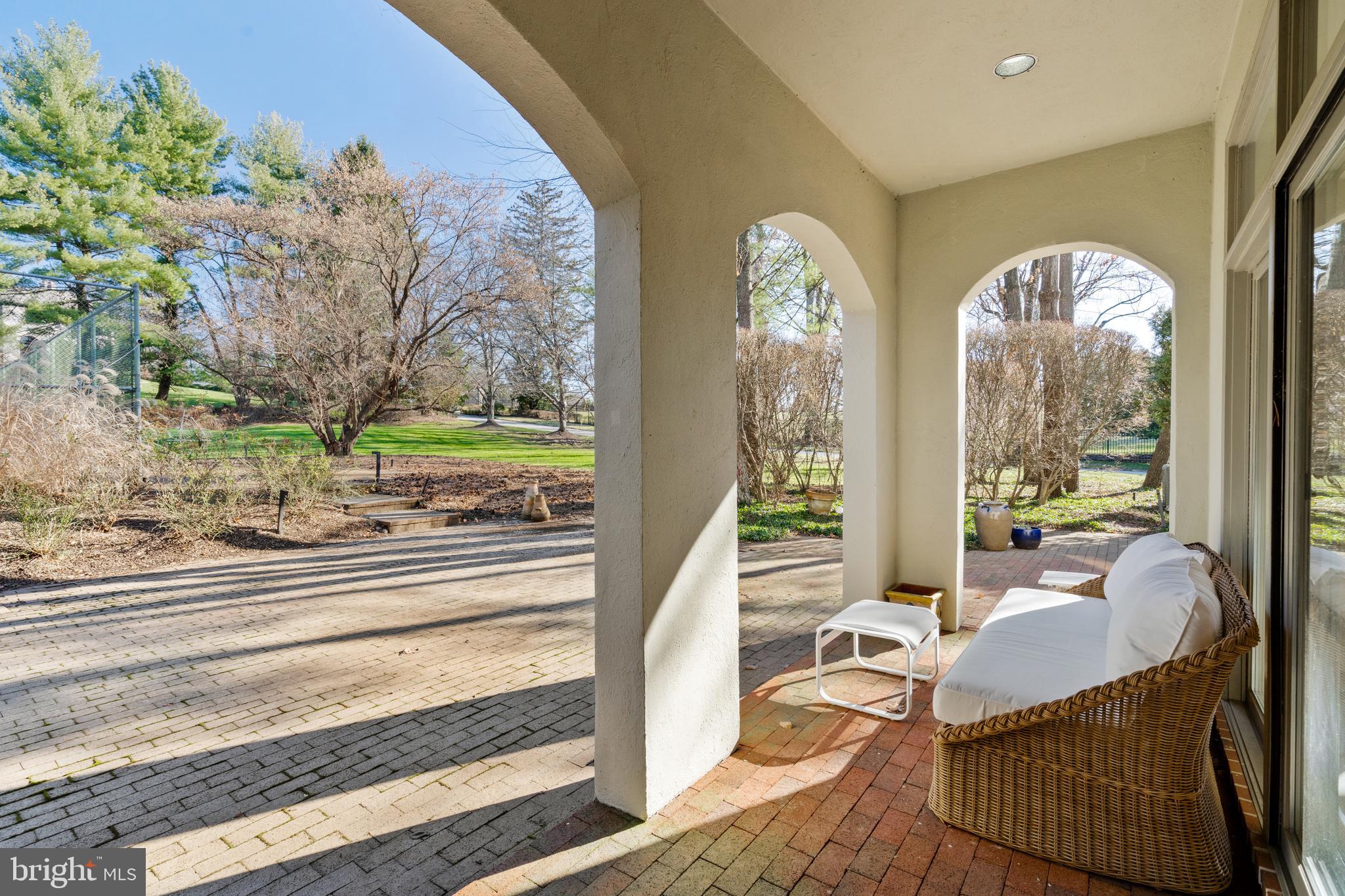 1215 Farview ROAD