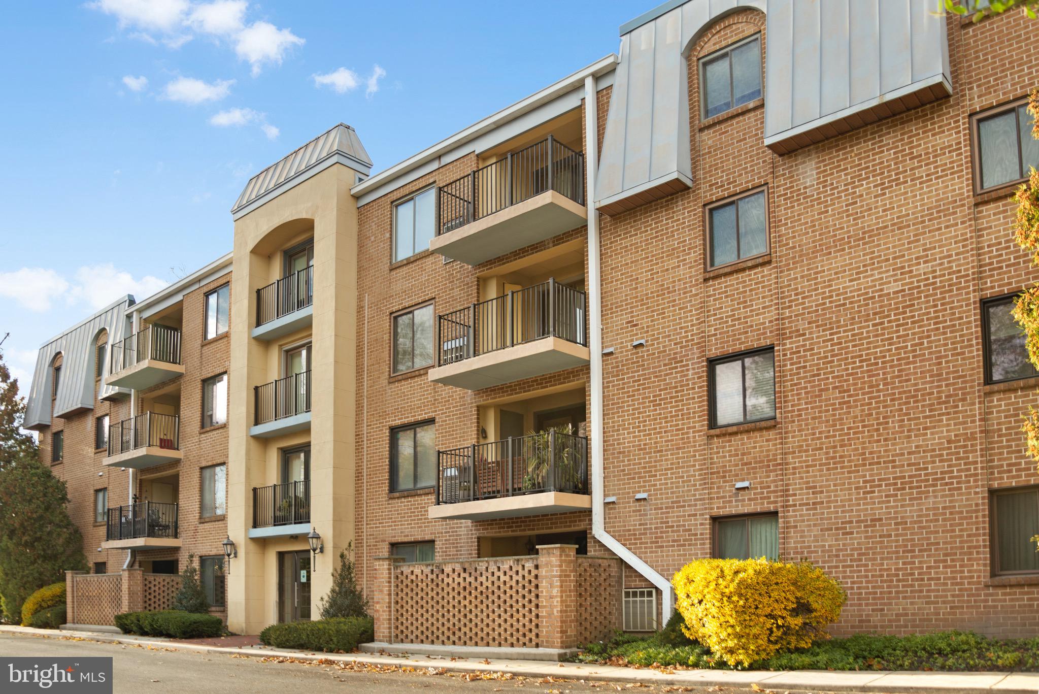 260 Montgomery Ave #303