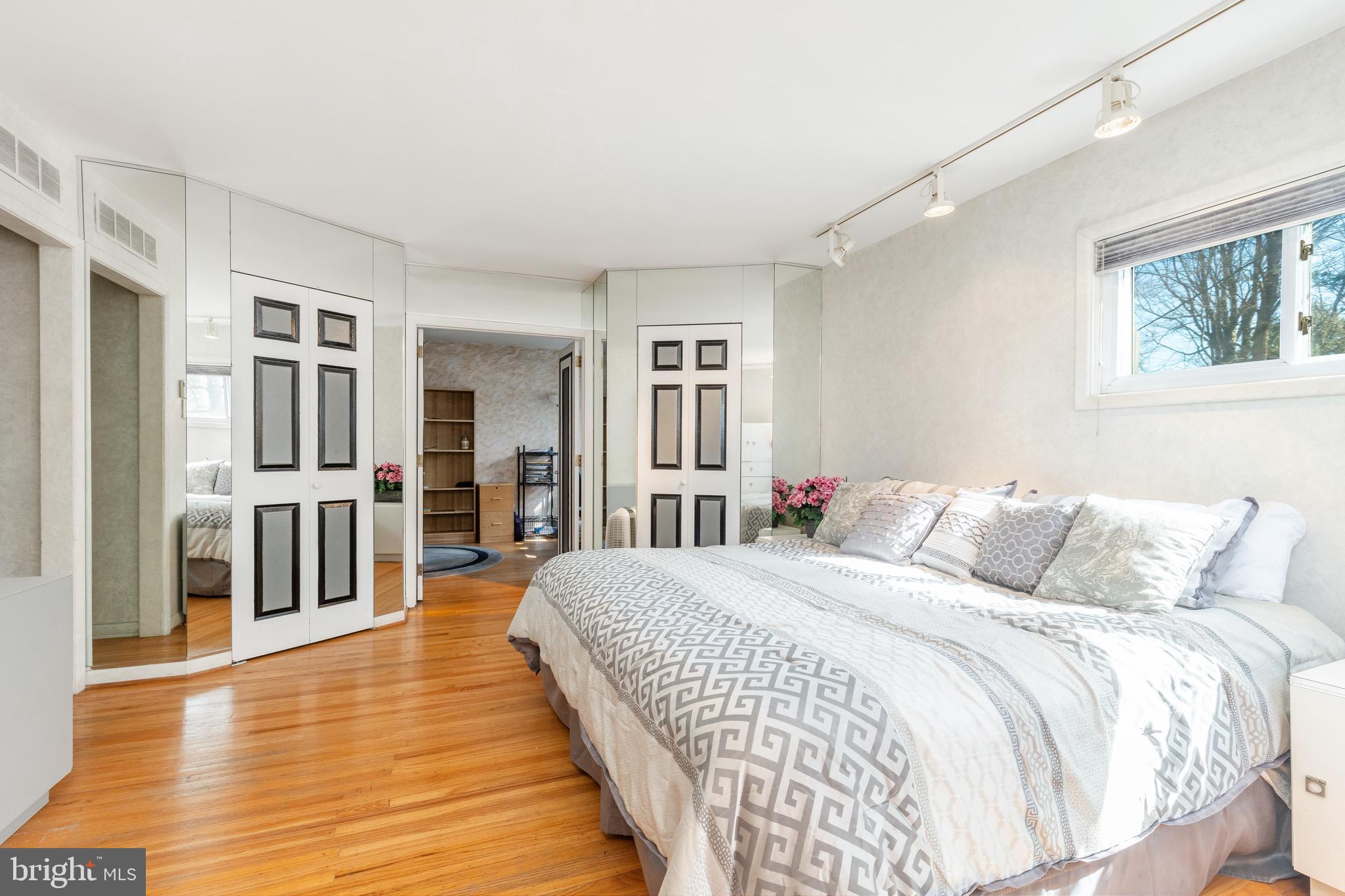 401 Clairemont Rd