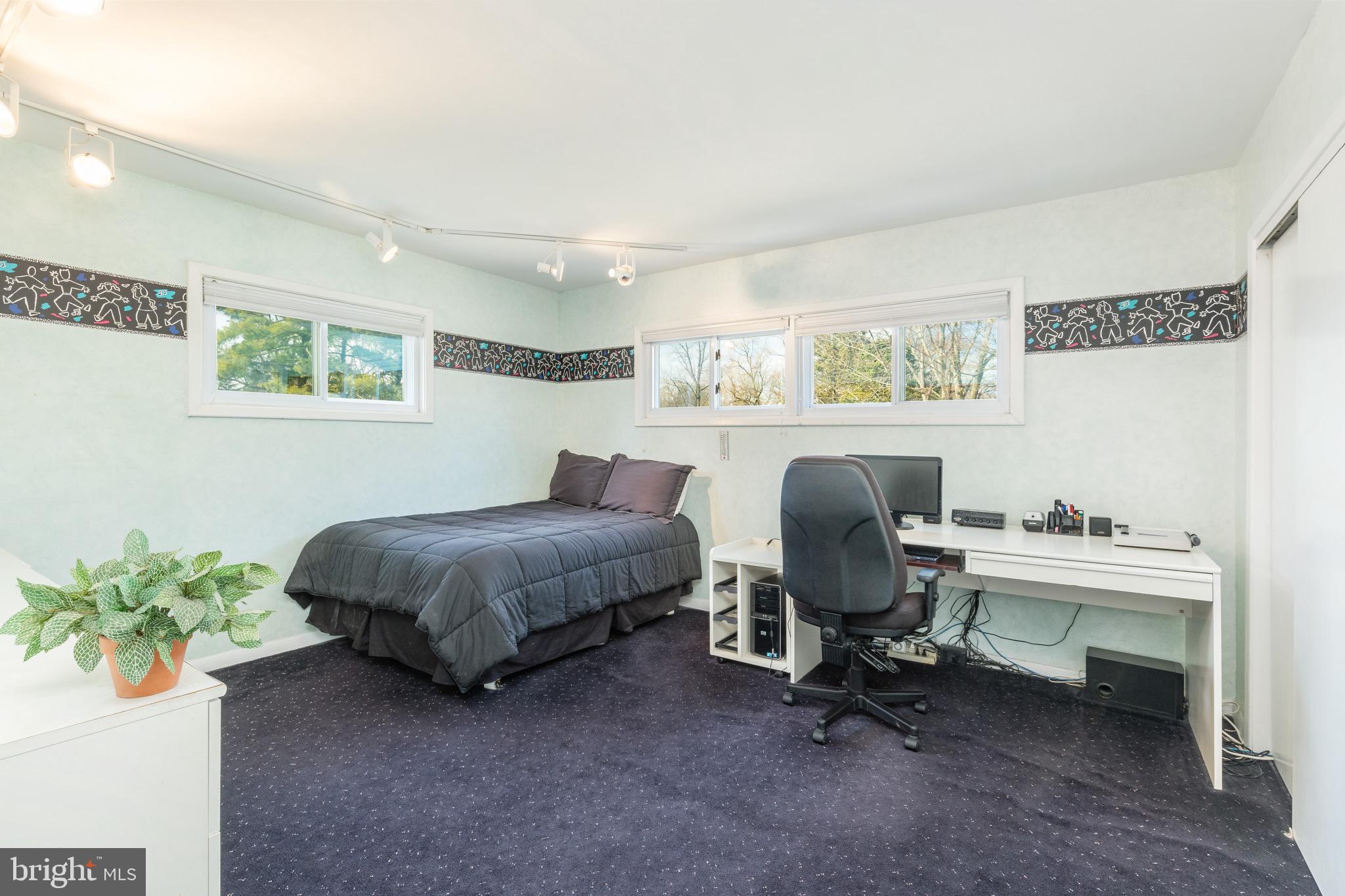 401 Clairemont Rd