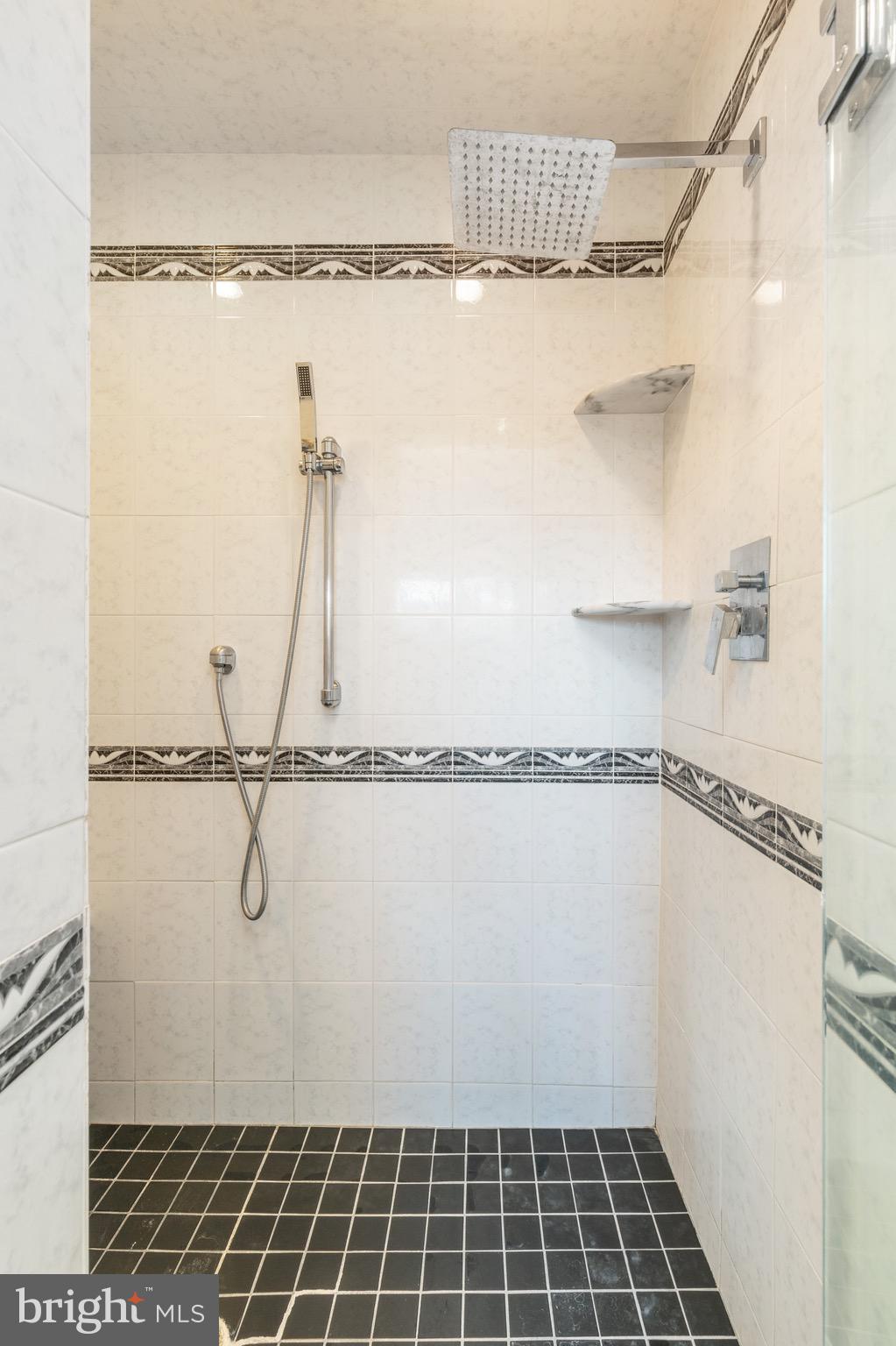 401 Clairemont Rd