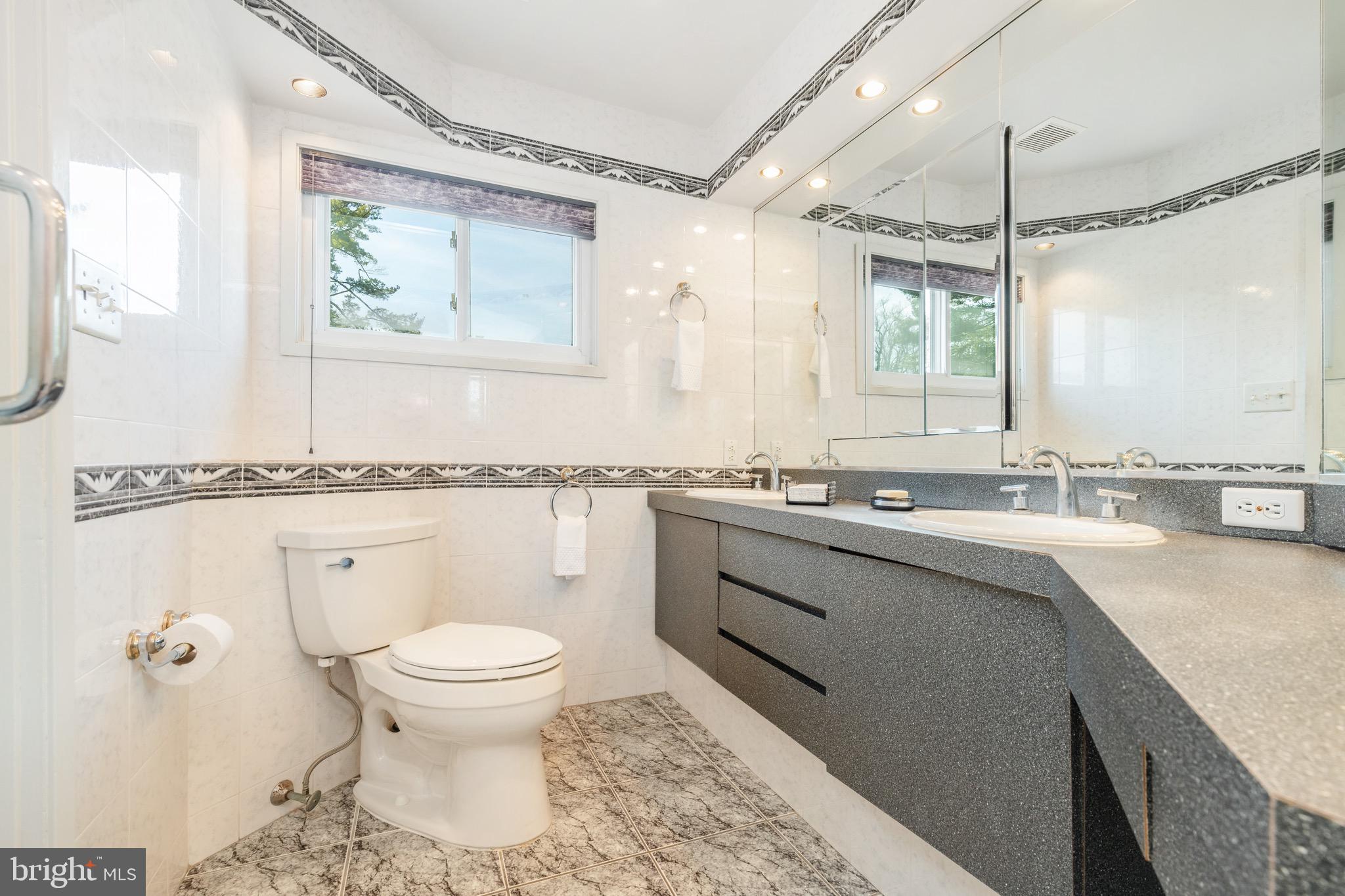 401 Clairemont Rd