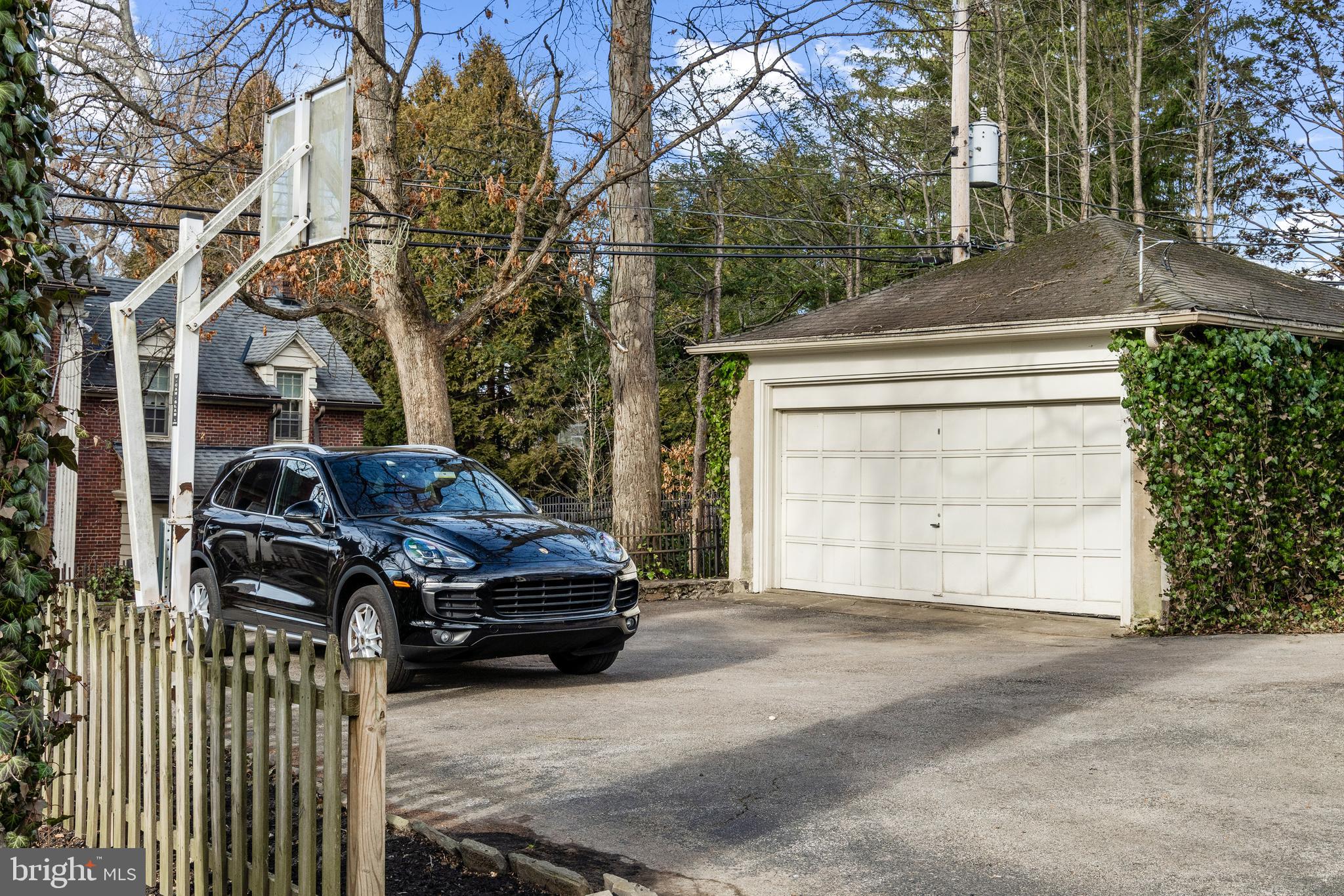 335 Woodley Rd