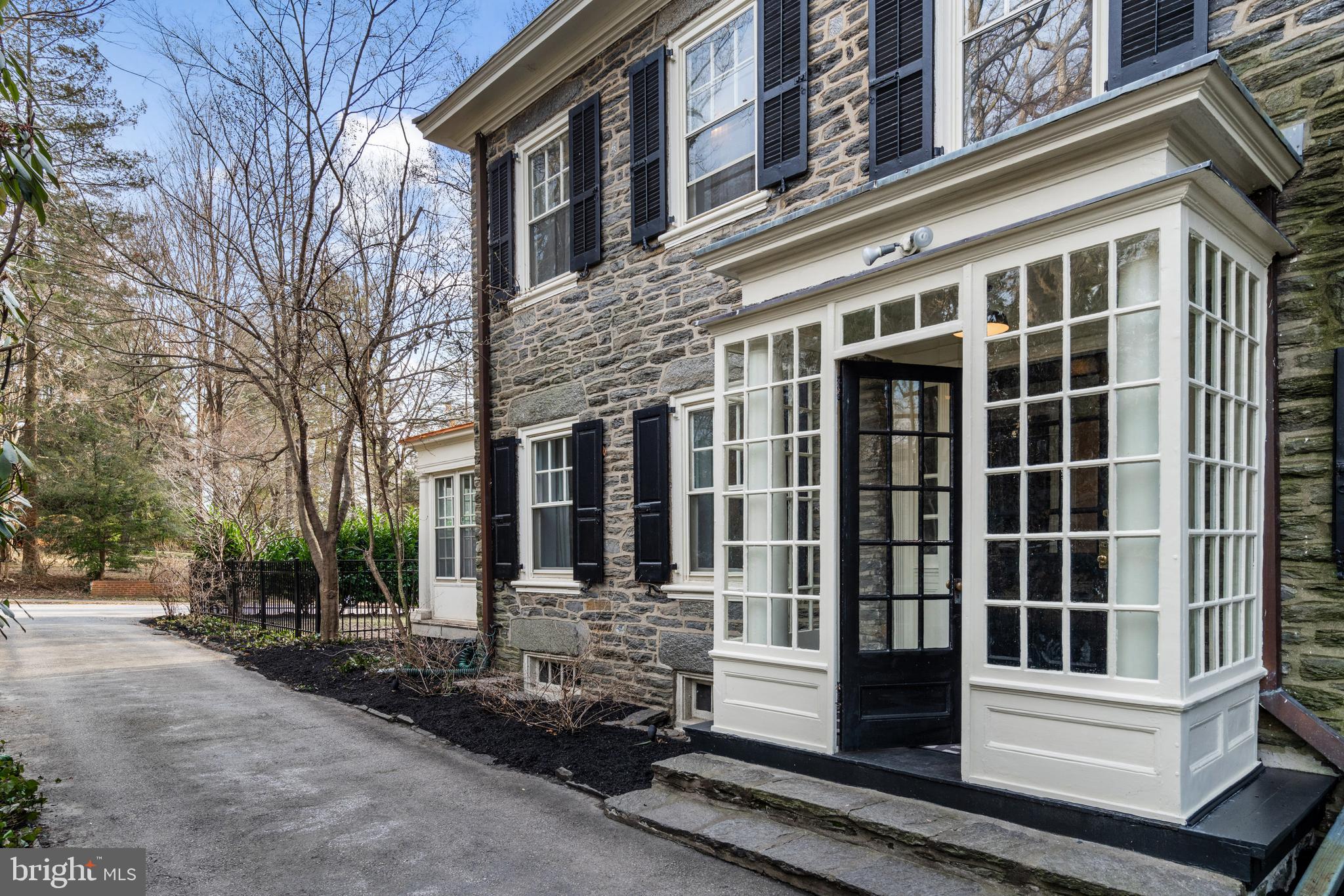 335 Woodley Rd