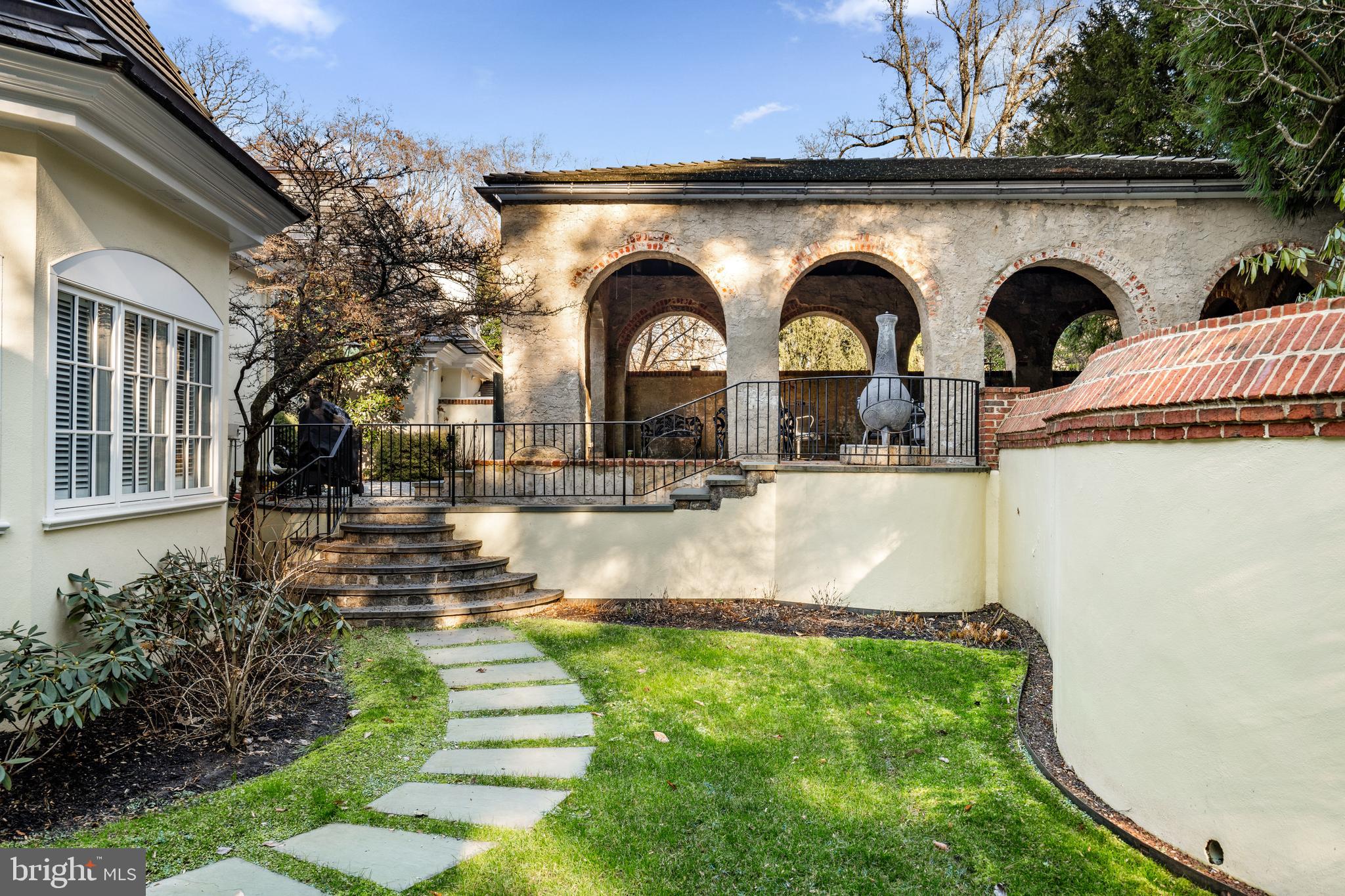 500 Rose Ln