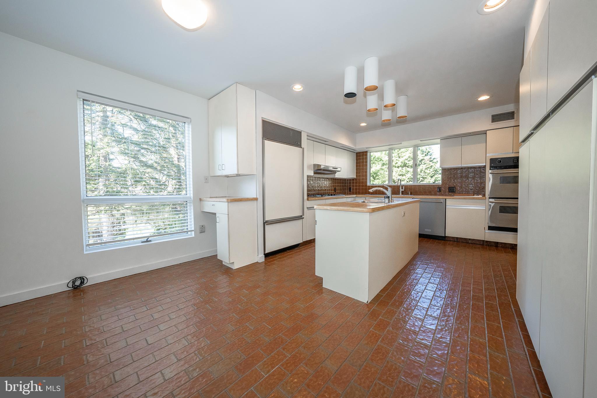 526 N Spring Mill Rd