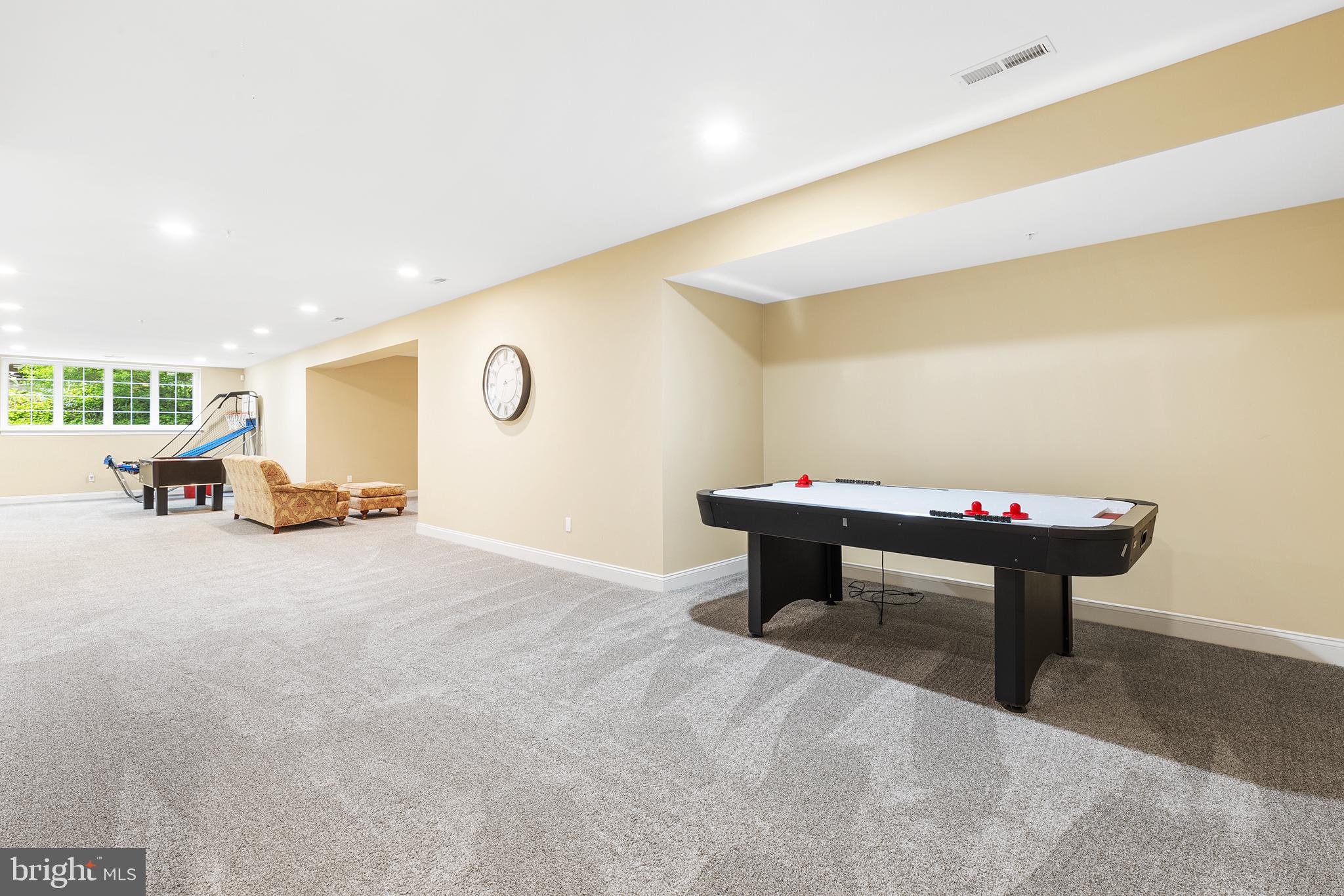 600 Narcisi Ln