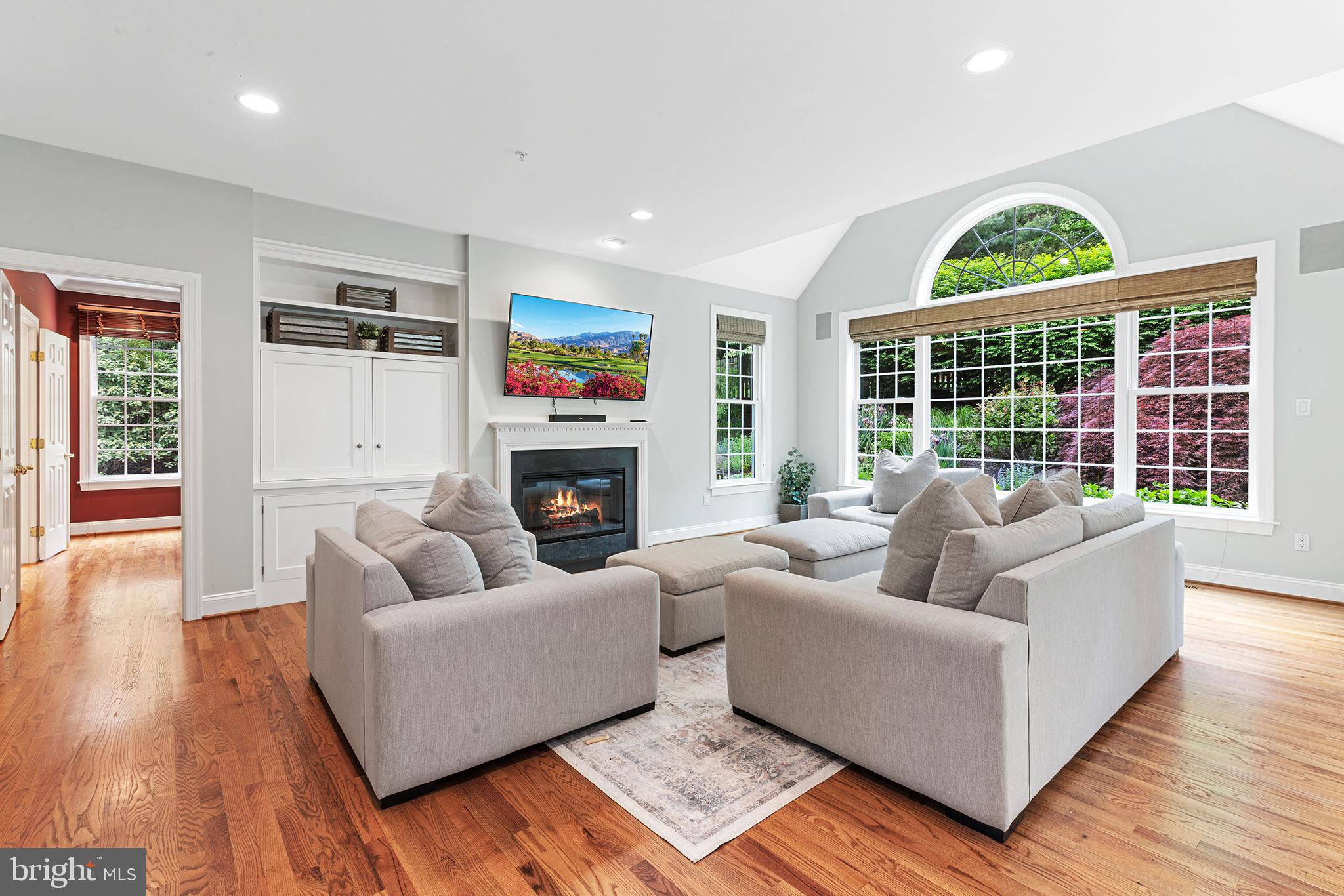 600 Narcisi Ln