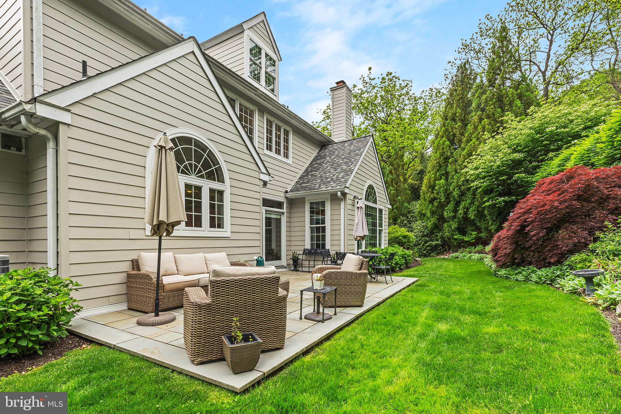 600 Narcisi Ln