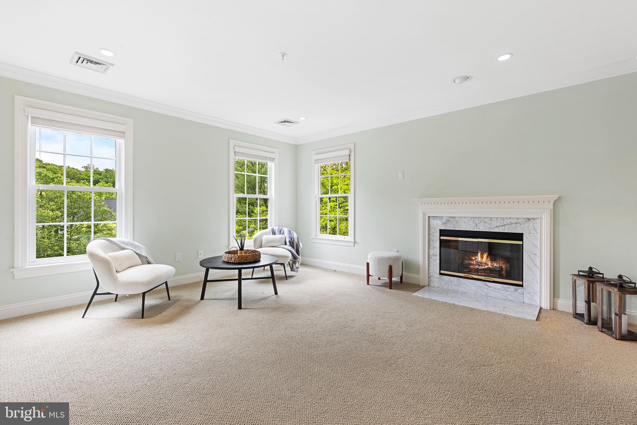 600 Narcisi Ln